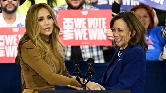 Jennifer Lopez und Kamala Harris