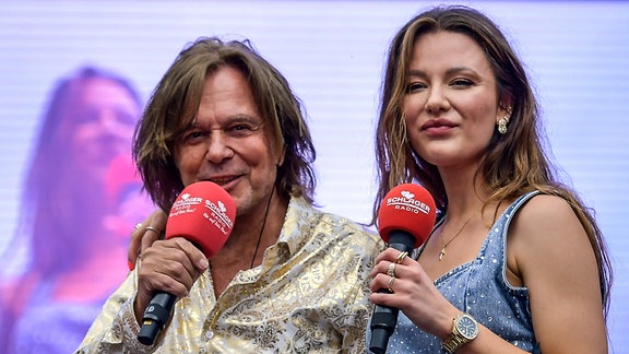 Tochter Joelina Drews mit Vater und Sänger Jürgen Drews tritt bei der Sommerparty vom Schlager Radio