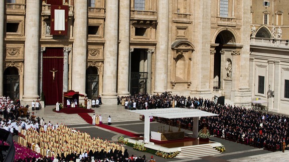 Erste Messe von Papst Franziskus auf dem Petersplatz in Rom, Vatikan