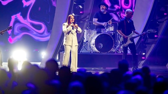 Schlagersängerin Marianne Rosenberg beim Auftritt in der ZDF Fernsehsendung Die Giovanni Zarrella Show live aus Offenburg am 15.02.2025 in Friedrichshafen.