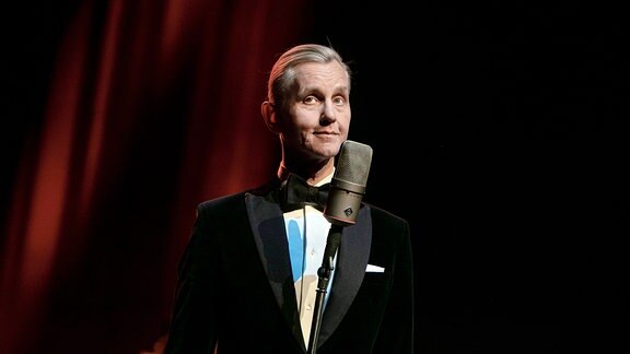 Max Raabe & Das Palast Orchester live mit dem Programm Guten Tag, liebes Glück im Kulturpalast Dresden.