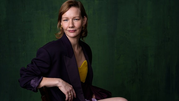 Sandra Huller posiert für ein Porträt während des Mittagessens der Oscar-Nominierten der 96. Oscar-Verleihung