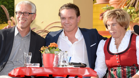 Klaus Mross, Moderator Stefan Mross und Mutter Stefanie Mross (l-r) 