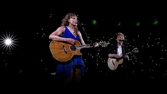 Taylor Swift und Ed Sheera bei einem Auftritt