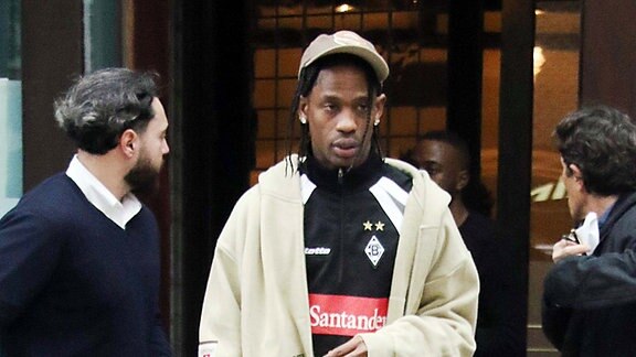 Travis Scott in Borussia Trikot
