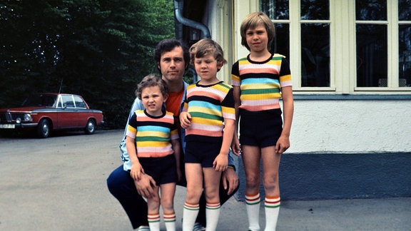 Franz Beckenbauer (hinten) mit seinen Söhnen Stephan, Michael und Thomas (von links) 