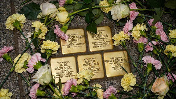 Stolpersteinverlegung für die Familie Archenhold vor der Archenhold-Sternwarte im Treptower Park.