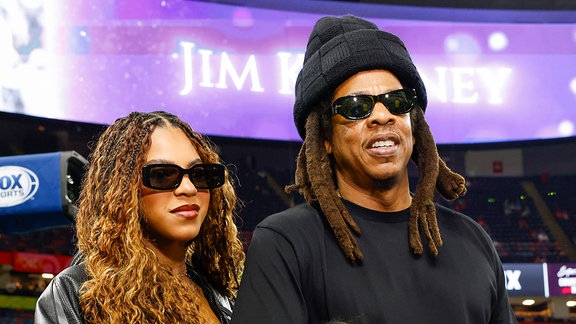 Rapper Jay-Z und seine Töchter Blue Ivy (l.) und Rumi (m.)
