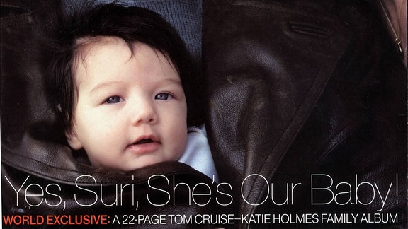 Tom Cruise und Katie Holmes pose mit ihrer drei Jahre alten Tochter Suri auf dem Cover des Magazins Vanity Fair