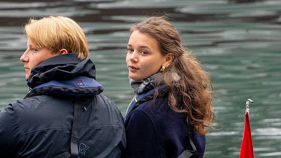 Prinz Sverre Magnus von Norwegen und Amalie Giaver Macleod mit dem Boot in Geiranger, am 30. August 2024, zur Hochzeit von Prinzessin Martha Louise und Durek Verrett.