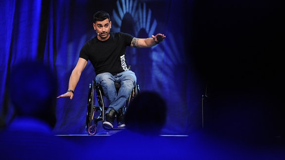 Tan Caglar tritt beim ComedyArts Sonderedition Festival auf.
