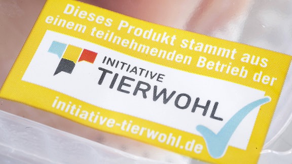 Tierwohllabel der Initiative Tierwohl auf der Verpackung von Fleisch