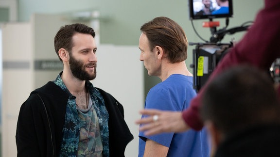 Tim Bettermann und Bernhard Bettermann am Set 
