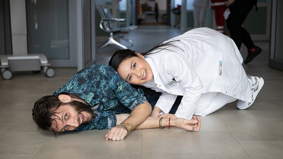 Tim Bettermann und Mai Duong Kieu am Set 