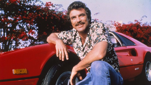 Schauspieler Tom Selleck in seiner Rolle als Magnum