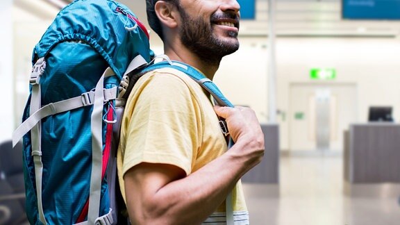 Ein Tourist mit Rucksack.