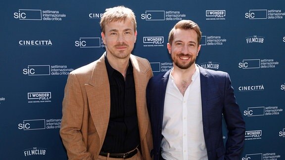 Albrecht Schuch und Bernhard Wenger beim Photocall zum Kinofilm Peacock auf der Biennale di Venezia 2024 