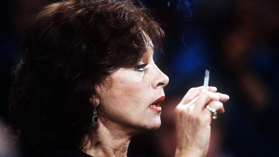  imago/teutopress Vera Tschechowa, rauchend, 1991
