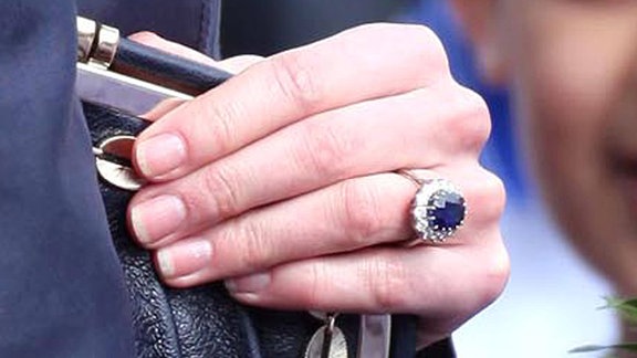 Miss Catherine Middleton trägt ihren Verlobungsring, 2011