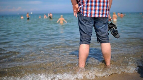 Spaziergänger an der Ostsee