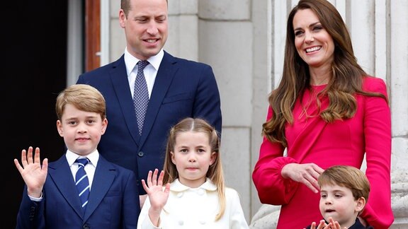 Prinz George von Cambridge, Prinz William, Herzog von Cambridge, Prinzessin Charlotte von Cambridge, Prinz Louis von Cambridge und Catherine, Herzogin von Cambridge.